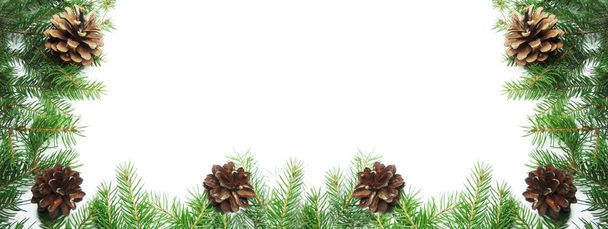 moldura de decoração de natal com ramos de abeto e cones
 - Foto, Imagem