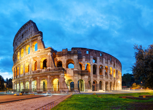 das kolosseum in rom am morgen - Foto, Bild