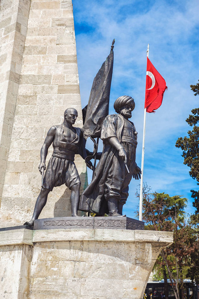 Istambul Turquia. Estátua de Barbarossa
 - Foto, Imagem