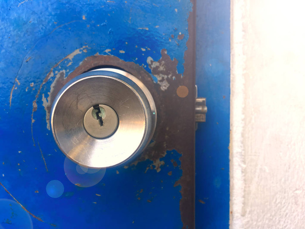 Κουμπί πόρτας, φόντο μπροστινής πόρτας - Φωτογραφία, εικόνα