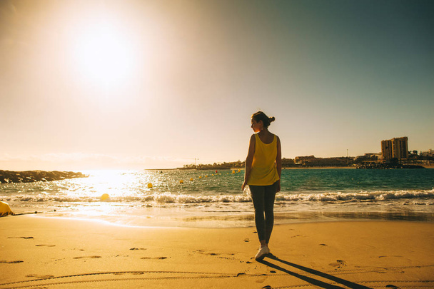 young woman on beach - Valokuva, kuva