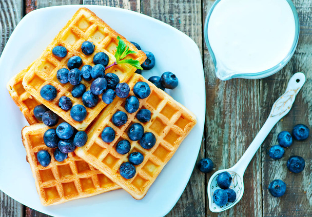 waffles with blueberries on plate - Φωτογραφία, εικόνα