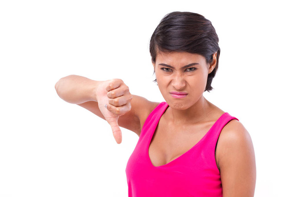 donna arrabbiata che dà il pollice in giù gesto
 - Foto, immagini