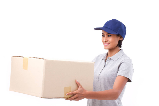 швидкий, щасливий, жіночий персонал служби доставки з посилкою або картонною коробкою
 - Фото, зображення