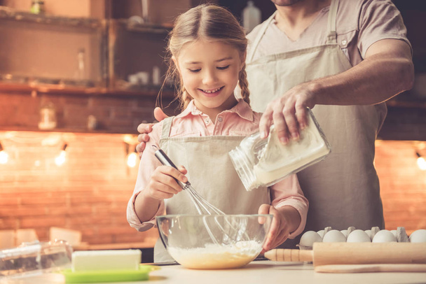 Father and daughter baking - Photo, Image