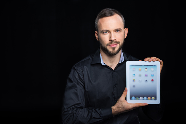 Hombre con tableta digital - Foto, imagen