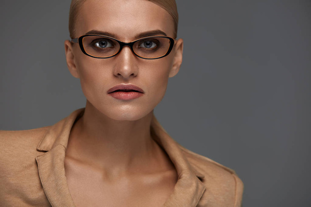 Female Eyeglasses. Beautiful Woman In Fashion Glasses, Eyewear - Fotografie, Obrázek