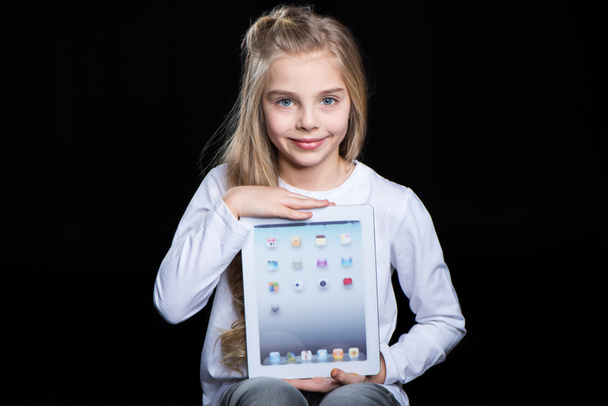menina com tablet digital
 - Foto, Imagem