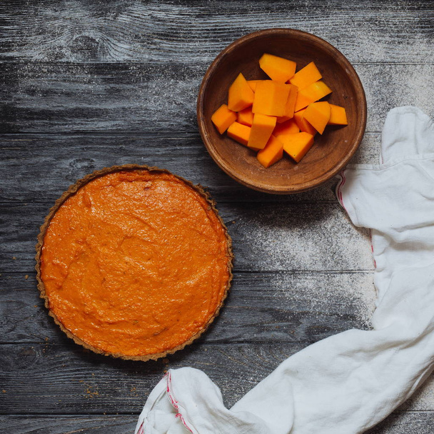 Pumkin pie and butternut squash pieces in a bowl - Foto, afbeelding