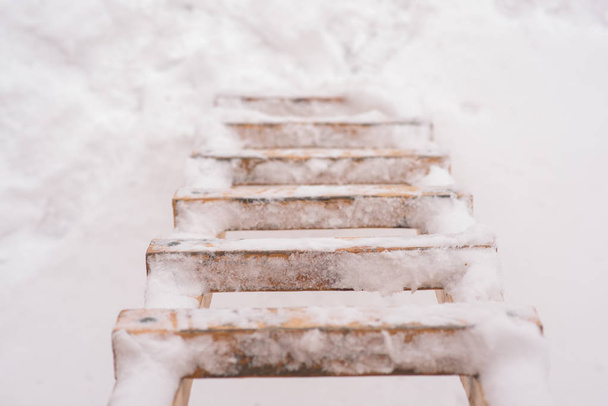 Dřevěný žebřík v zimě - Fotografie, Obrázek