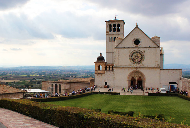 Cathédrale d'Assise en Italie
 - Photo, image