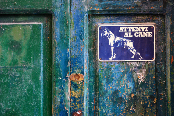 Angry dog sign on a door - Foto, Imagem