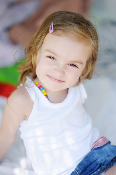 Adorable little girl portrait outdoors - Foto, Imagen