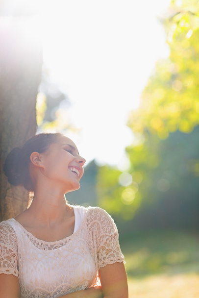Laughing young woman relaxing in forest - Foto, Imagem