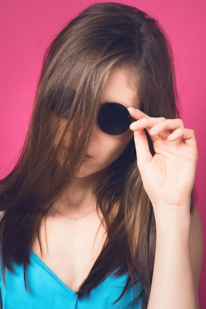 Menina em óculos de sol
 - Foto, Imagem