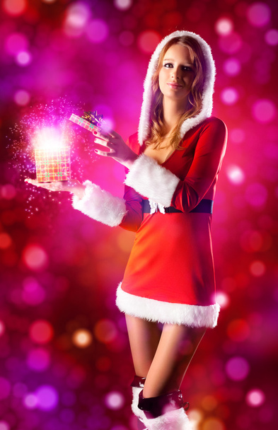 jonge sexy vrouw in santa kleding - Foto, afbeelding
