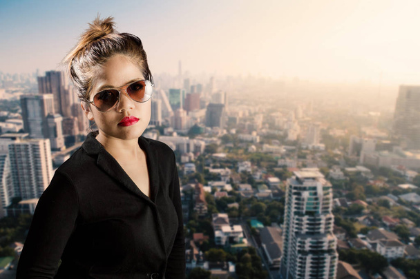 businesswoman with cityscape background - Fotó, kép
