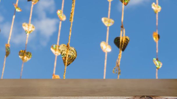 Χρυσό pho φύλλα κρέμονται για την golden tree (θαμπάδα εικόνας) με λογή - Φωτογραφία, εικόνα