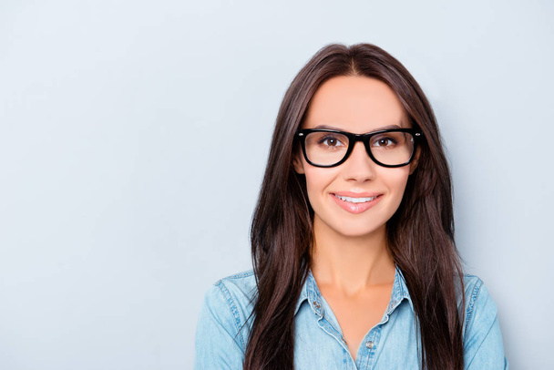 Portrait of beautiful young happy smart woman in glasses - Foto, afbeelding