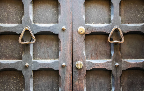  detalles de una vieja puerta de madera
. - Foto, imagen