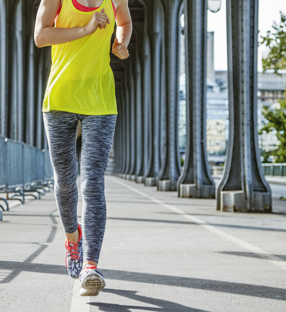 sportswoman running on Pont de Bir-Hakeim bridge in Paris - 写真・画像