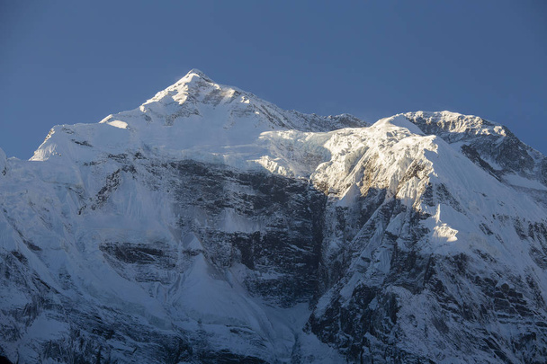 Majestic mountain peaks in Himalayas mountains in Nepal - Zdjęcie, obraz