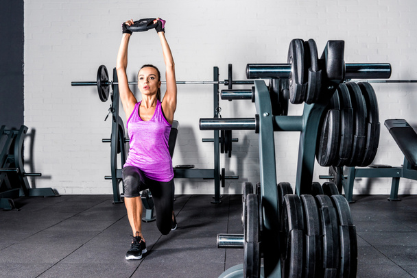 Sportswoman exercising in gym - Photo, Image