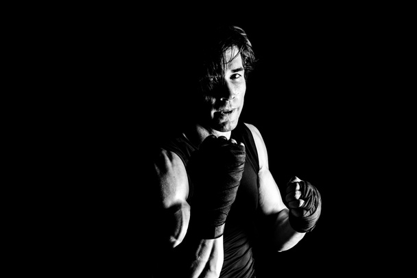 Lutador de kickbox muscular
 - Foto, Imagem