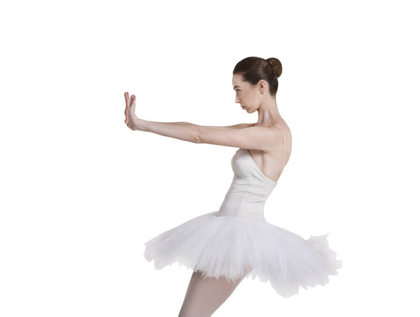 Portret przestraszony baleriny na białym tle - Zdjęcie, obraz