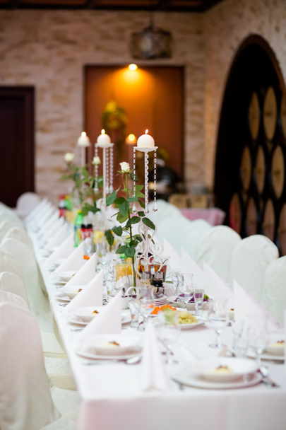 Bonita decoração de mesa de recepção de casamento
 - Foto, Imagem