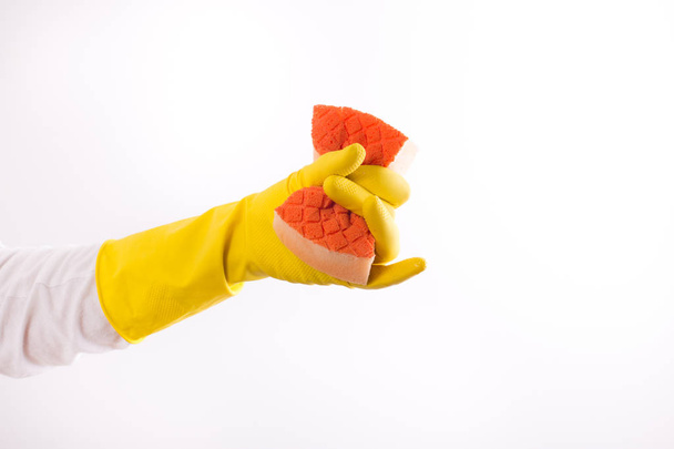 Рука з рукавичками стискає губку
 - Фото, зображення