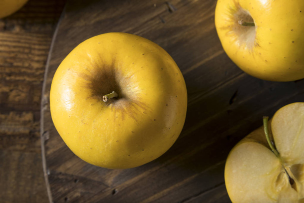 Raw Yellow Organic Opal Apples - Foto, immagini