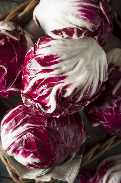 Raw Organic Purple Radicchio Lettuce - Foto, immagini