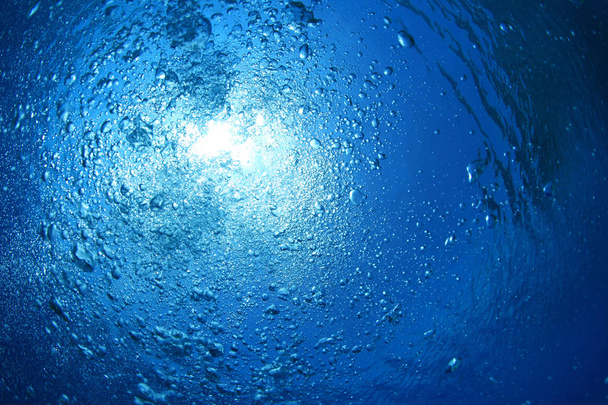 水の表面と泡 - 写真・画像