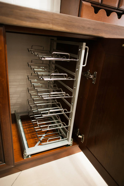 классический коричневый современный кухонный интерьер
 - Фото, изображение