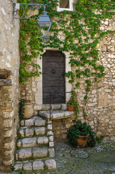 Старые двери деревни с лестницами
 - Фото, изображение