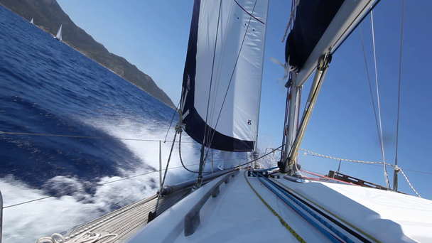 yacht à voile régate
  - Séquence, vidéo
