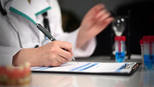 Doctor Writes Prescription And Makes An Entry In A Personal Medical Card - Filmagem, Vídeo