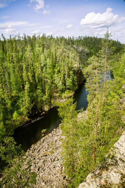 Красивое озеро и лесной пейзаж из Хоссы в Финляндии
 - Фото, изображение