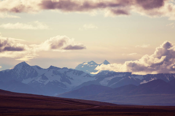 Montañas pintorescas de Alaska
 - Foto, imagen