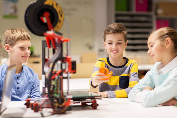 happy children with 3d printer at robotics school - Foto, Bild