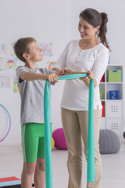 Child exercising with resistance band - Fotoğraf, Görsel