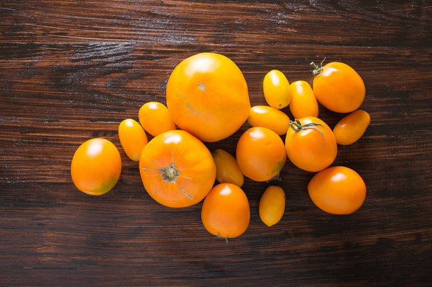 Colorful tomatoes Tomatoes background - Фото, зображення
