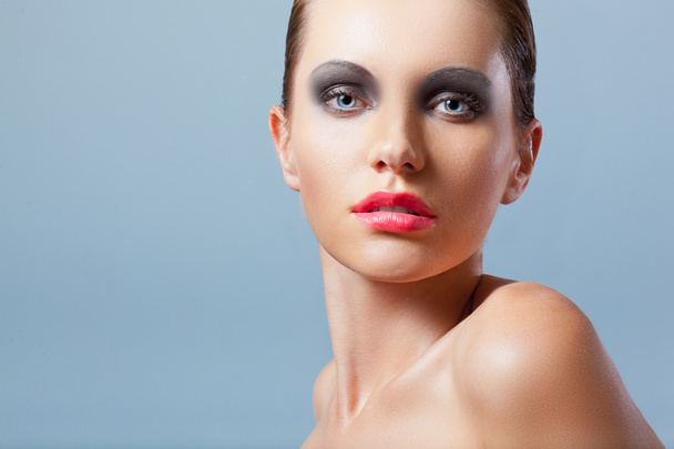 Woman face closeup portrait with smoky eyes - Fotografie, Obrázek