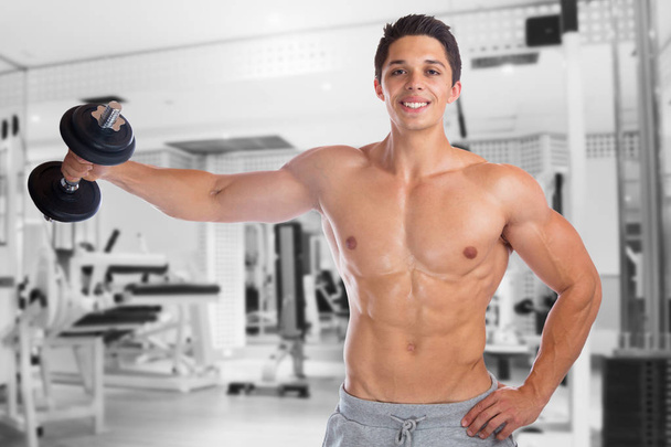 Bodybuilder bodybuilding muscles gym shoulder shoulders training - Foto, afbeelding