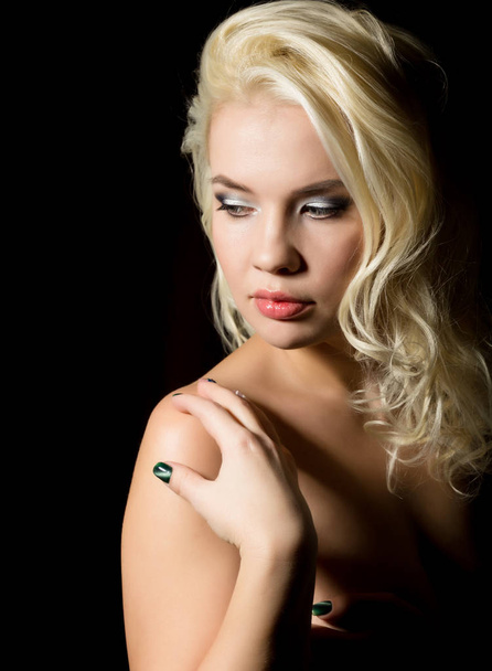 Beautiful sexy blond bride woman with professional make-up, on a dark background - Valokuva, kuva
