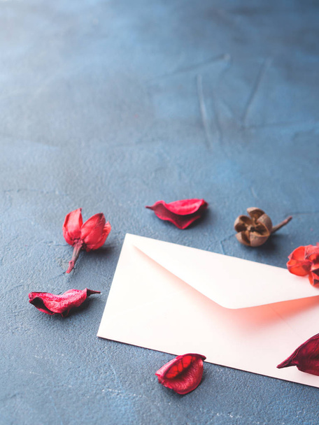 Różowa koperta dla romantycznej miłości list - Zdjęcie, obraz