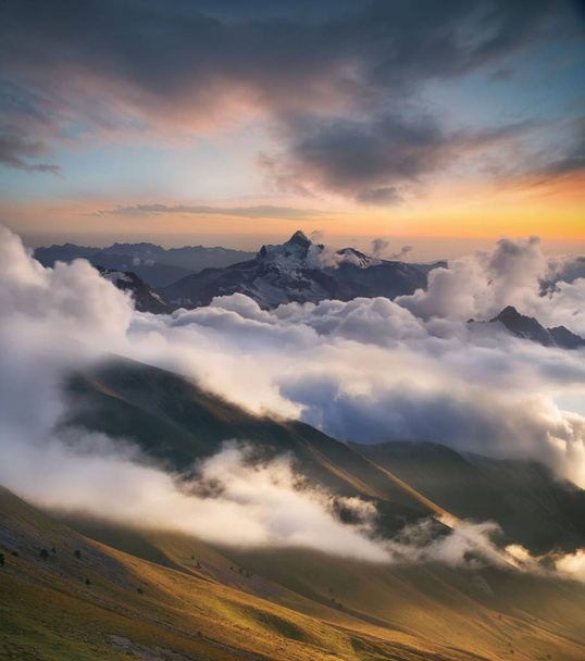 Hoge bergkam - Foto, afbeelding