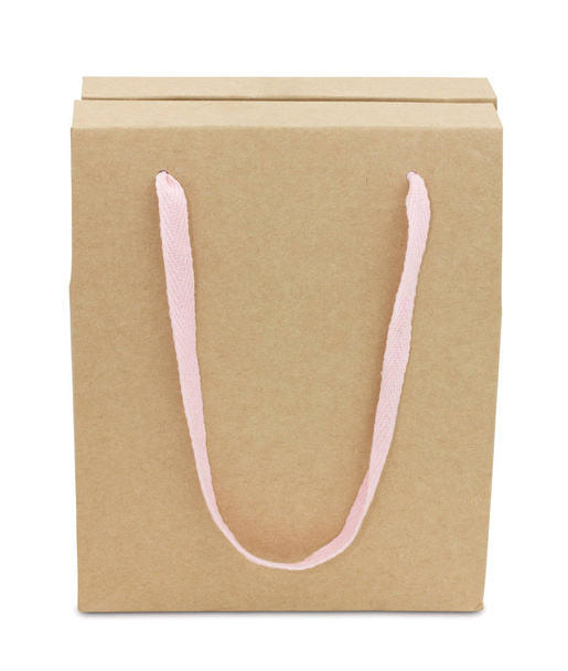 bolsa de paquete de papel marrón aislado en blanco con camino de recorte
 - Foto, imagen