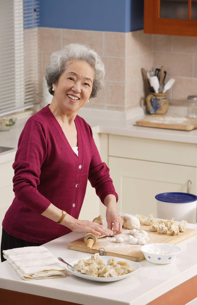 happy asian senior lady - Fotografie, Obrázek